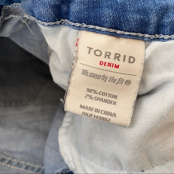 Torrid Denim Distresses Shorts We Swear by the Fit - Picture 4 of 13